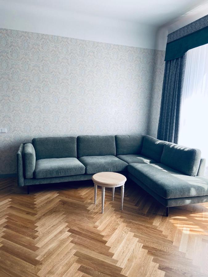 Roze Republikas Apartments リエパーヤ エクステリア 写真